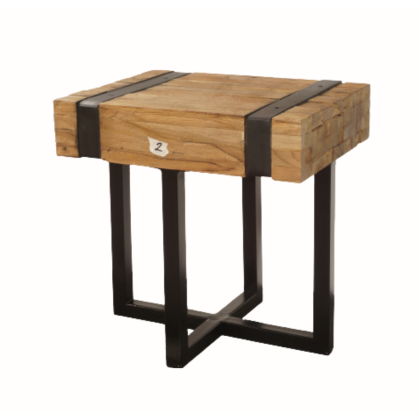 QUADRATISCHER HOCKER MIT EISENBEINEN
